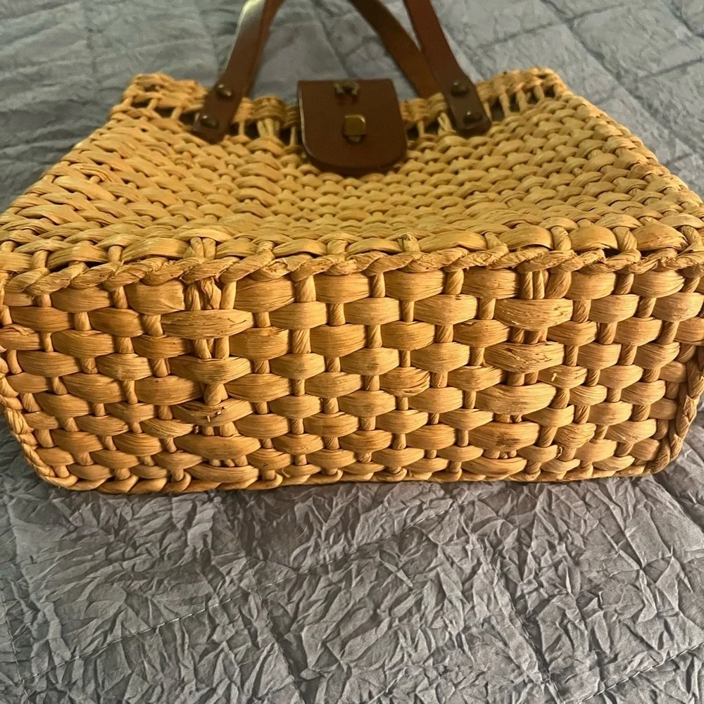 Etienne Aigner vintage 60’s straw tote/satchel handbag with signature maroon